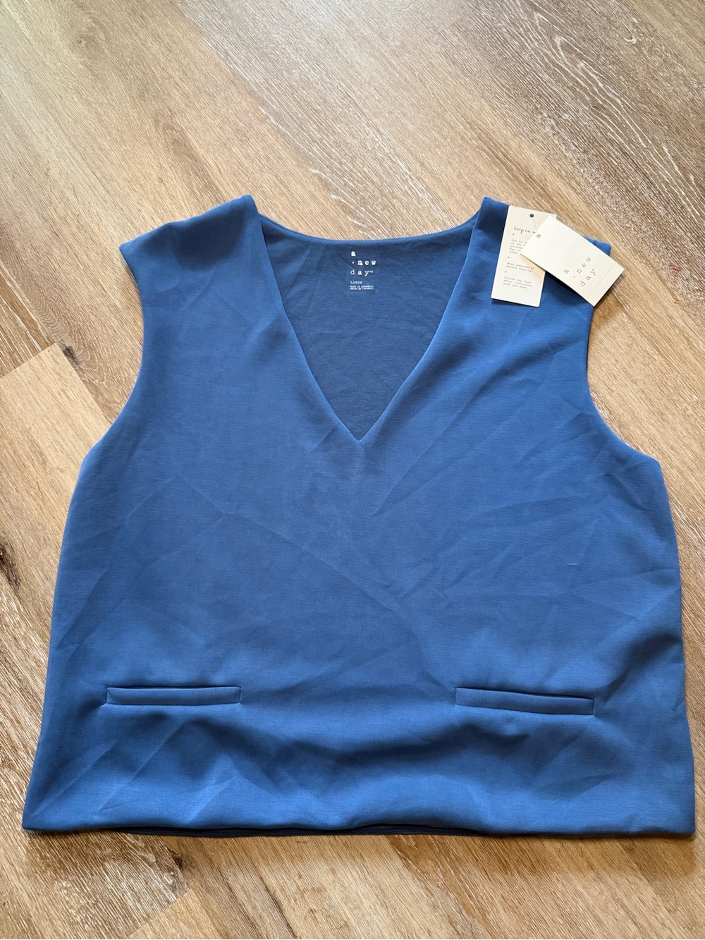 a new day Women’s Blue V-Neck Sleeveless Top Super Soft Size Large NWT